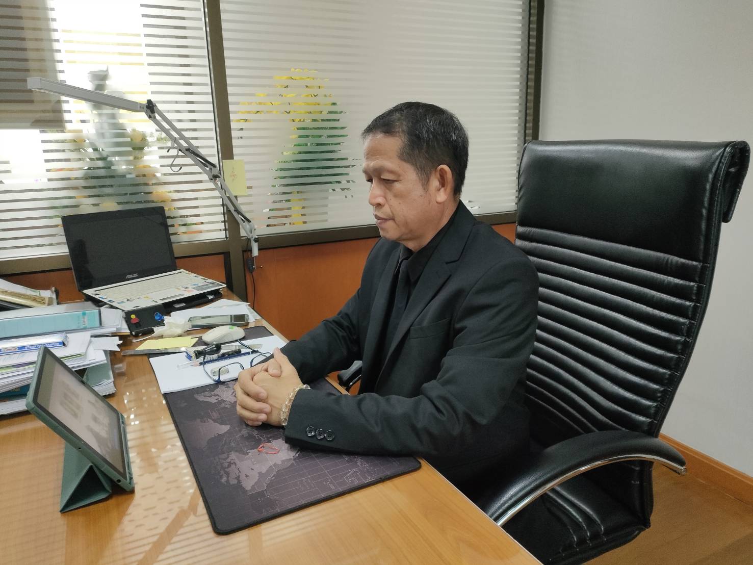 title - ผู้ตรวจราชการ ส.ป.ก. ร่วมประชุมคณะทำงานสรรหาปราชญ์เกษตรของแผ่นดินระดับเขต ประจำปี พ.ศ. 2569 เขตตรวจราชการที่ 1 ผ่านระบบออนไลน์ (Zoom Meeting)